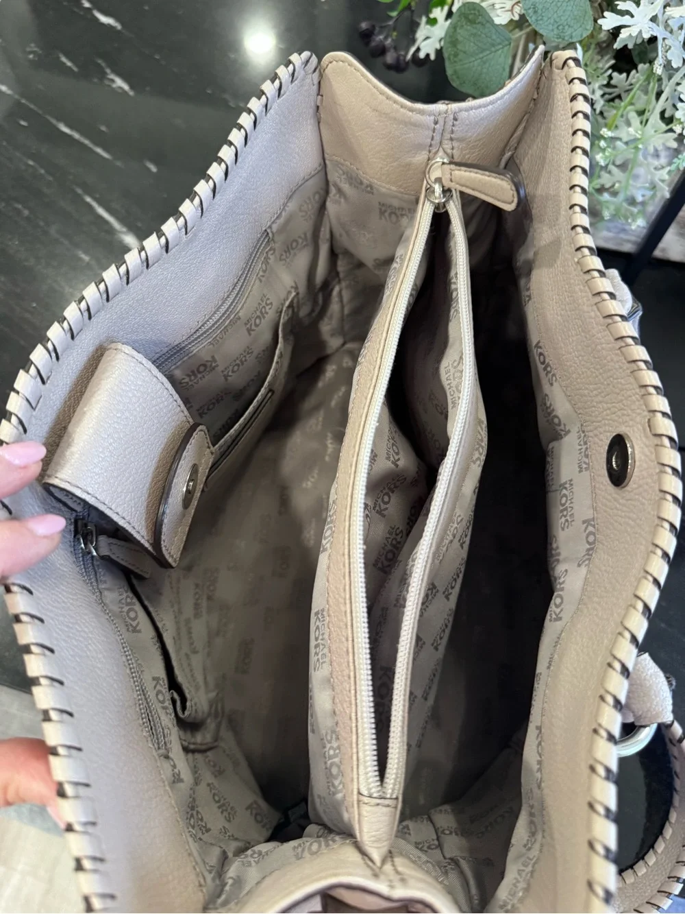 🤎Michael Kors Hamilton Whipped Leather Large Satchel Shoulder Bag – Light Taupe